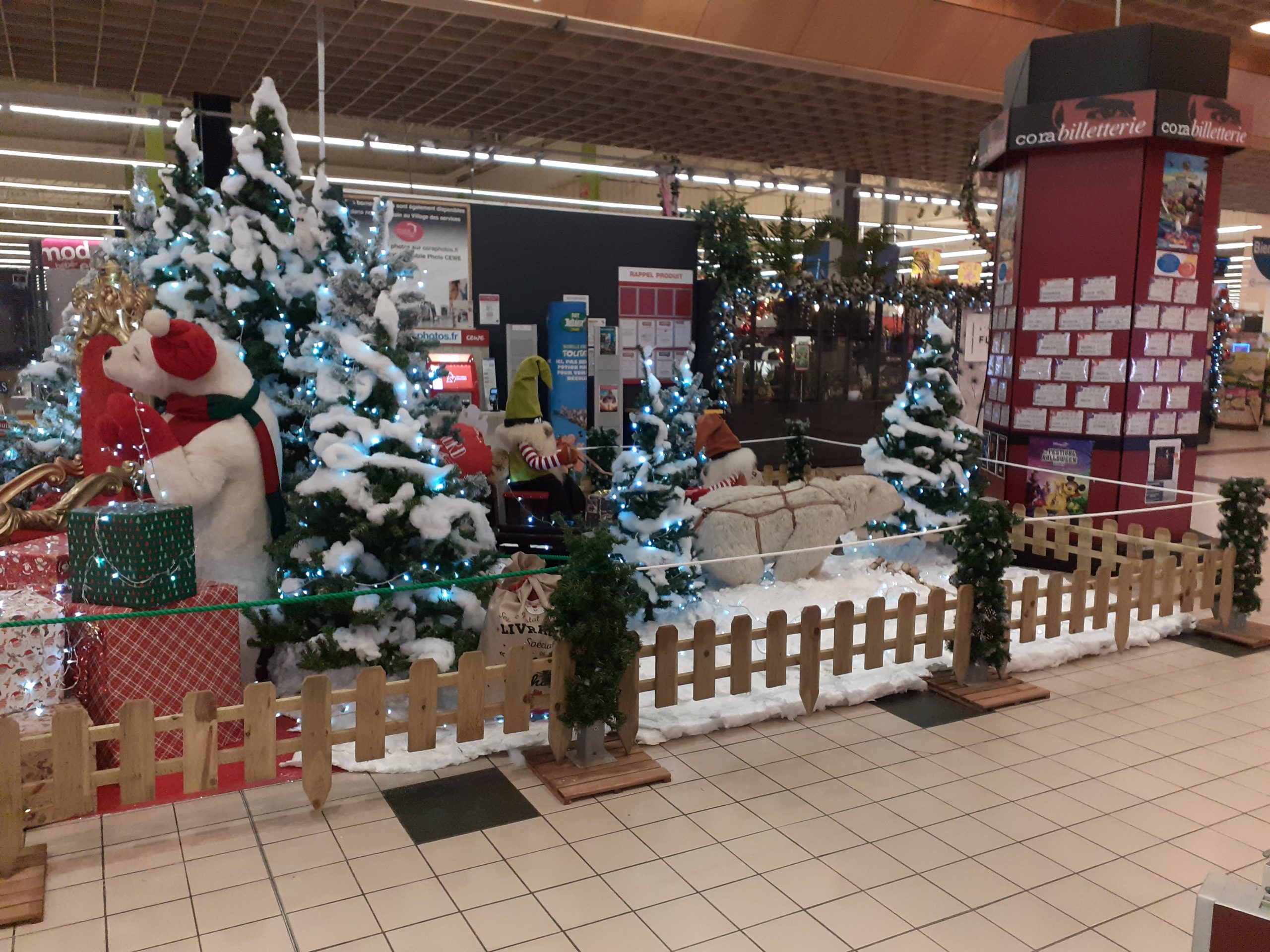 Service de décoration de noël de centres commerciaux et galeries marchandes avec location et mise en scène d'automates