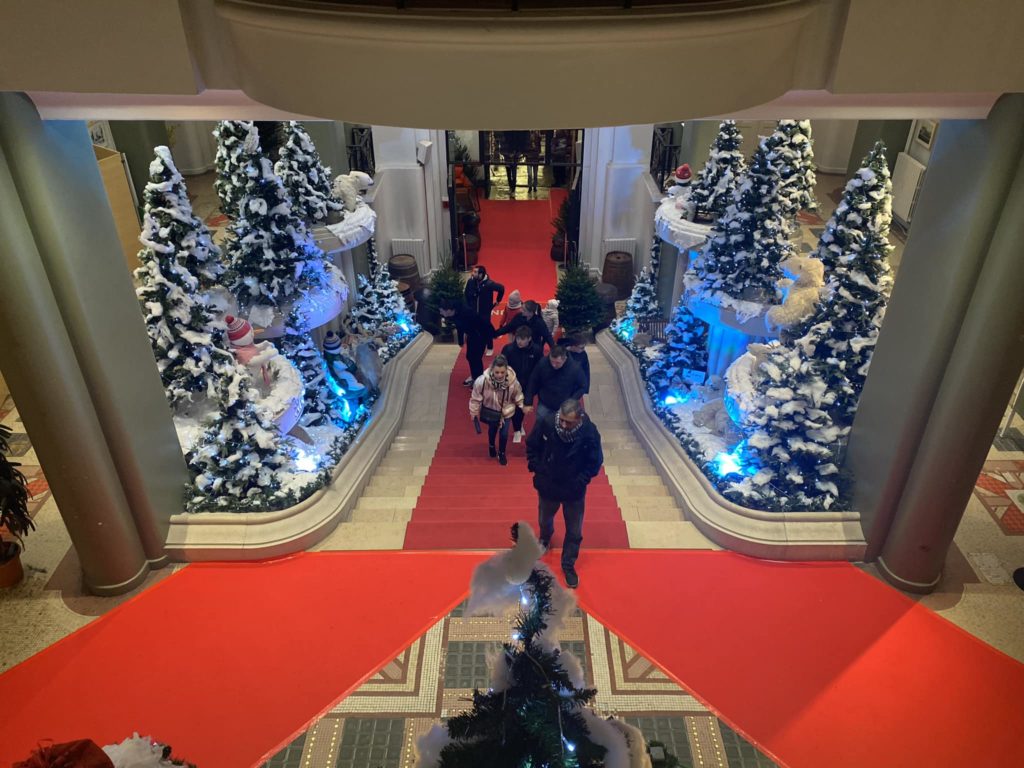 Automates de Noël - Décoration de Noël Mairies et Collectivités avec Automate- Décoration de Noël Mairie-Location de décors de Noël avec automates