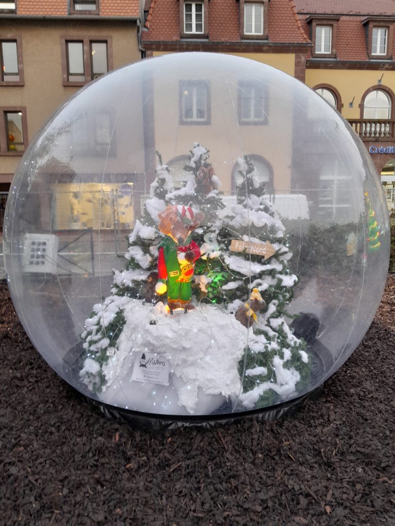 Automates de Noël - Décoration Marchés de Noël Mairies et Collectivités avec Automates- Décoration Marché de Noël de Mairie-Location de décors de Noël avec automates pour marchés de Noël-Location bulles de Noël avec Automates